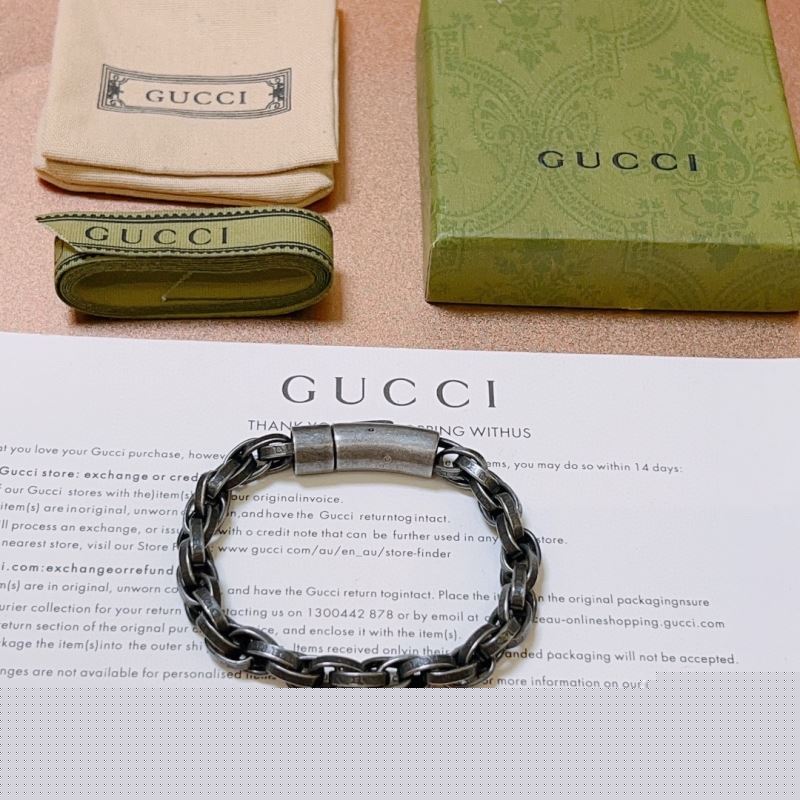 G*u*i bracelets